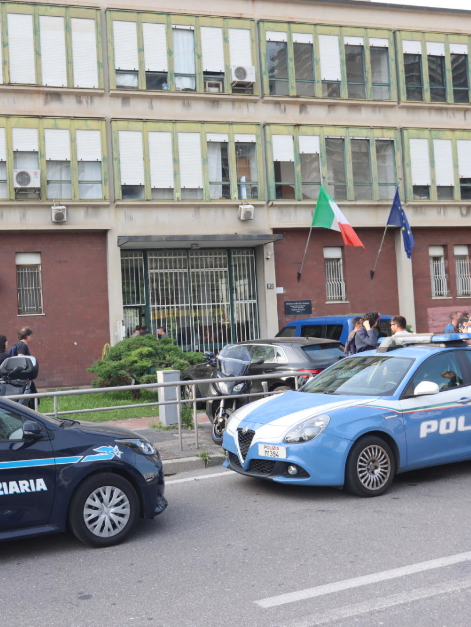 Milano, rivolta al carcere Beccaria: fuoco ai materassi, 5 intossicanti tra detenuti e agenti