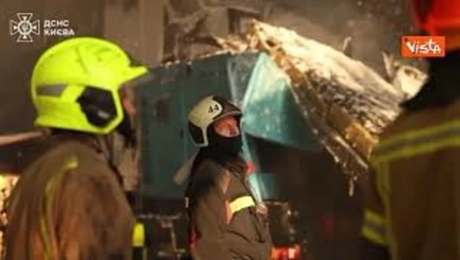 Attacco russo in Ucraina con 13 missili e 151 droni, due morti a Kiev