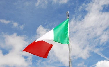 Il Carabiniere e la lettera al Corsera: "Il Tricolore e l'asservimento alle potenze straniere"