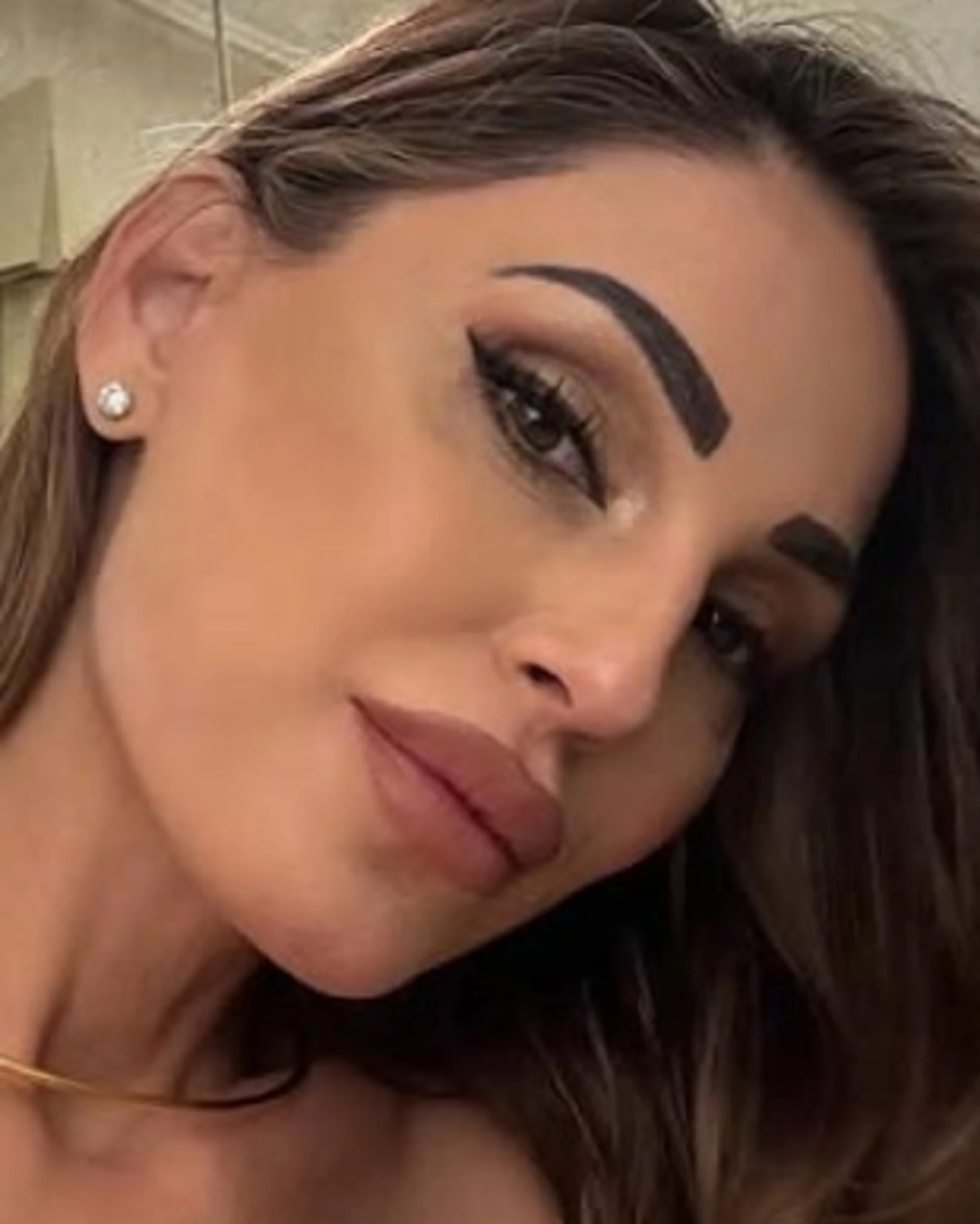Anna Tatangelo, rompe il silenzio sul compagno: "Come mi fa sentire"