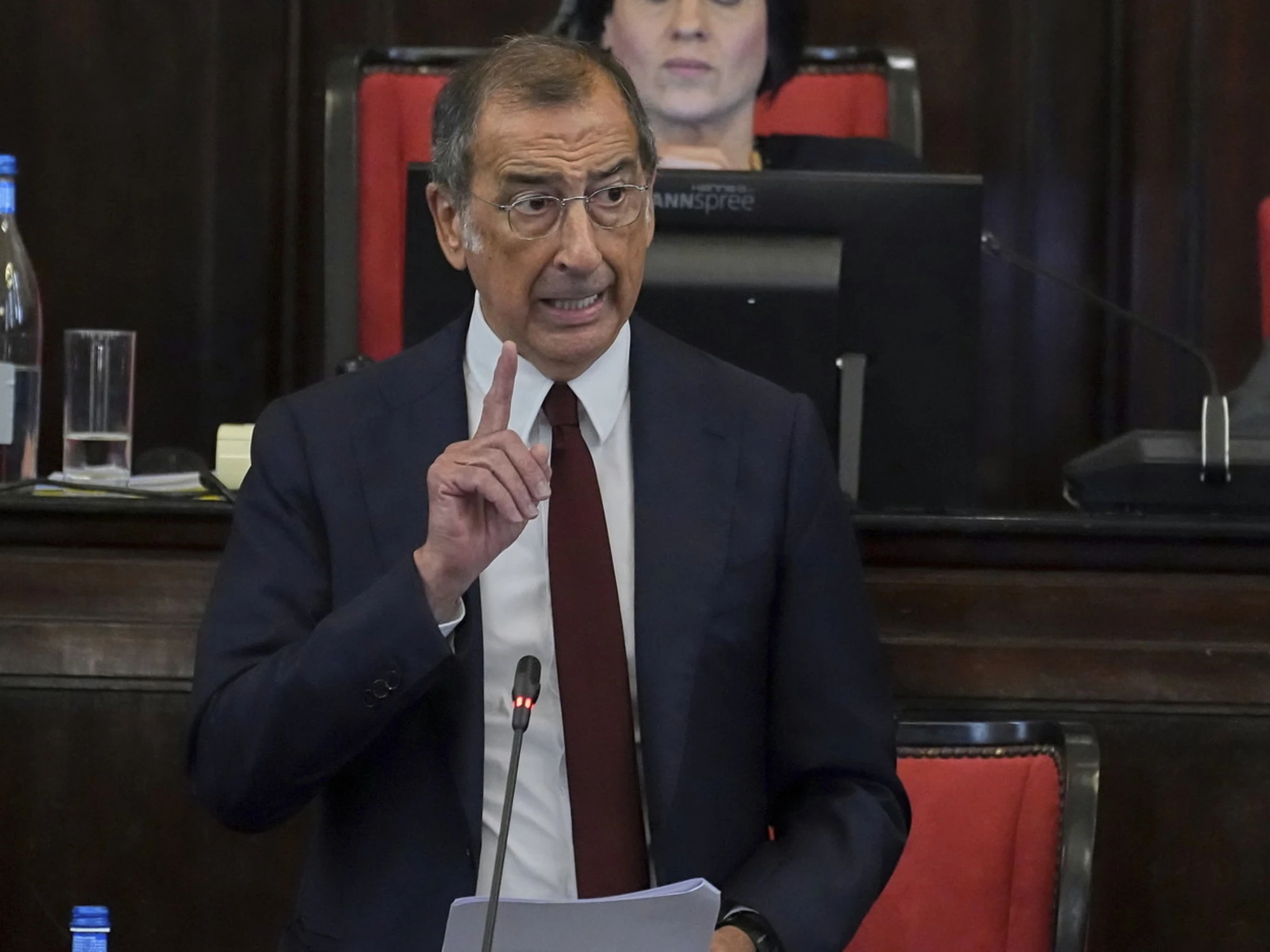 Beppe Sala vede fascisti immaginari nelle strade di Milano