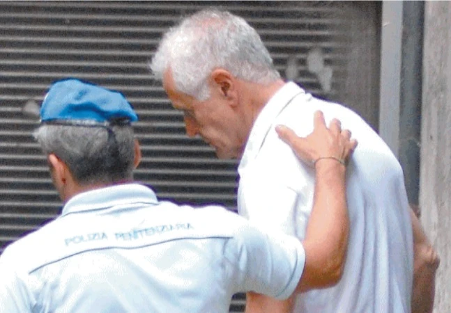 Roberto Formigoni, dopo la foto smagrito la pietà: i giudici gli concedono i domiciliari