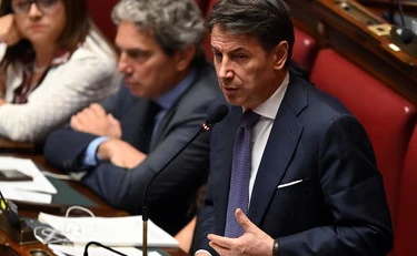 Delmastro, sceneggiata Conte-M5s in aula: "Fuori le chat", poi su tutti i cellulari