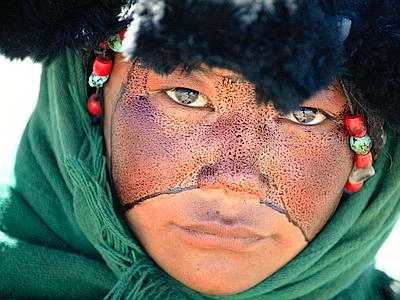 Il gesto sacro e l'anima dei popoli. Così Nomachi ritrae il mondo in 200 scatti