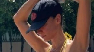 Andrea Delogu, bikini striminzito: il top... si vede quasi tutto