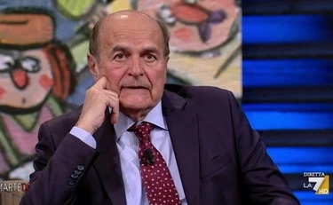 Pierluigi Bersani zittito da FdI: "Prendine atto"