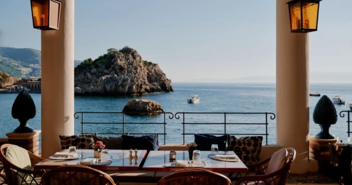L'Arte della Villeggiatura a Taormina profuma di zagara e Hollywood