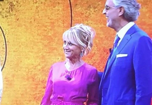 Che tempo che fa, Luciana Littizzetto e la gaffe della mano con Andrea Bocelli