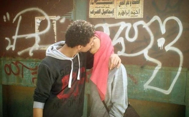 La foto di due adolescenti egiziani che ha fatto infuriare l'Islam