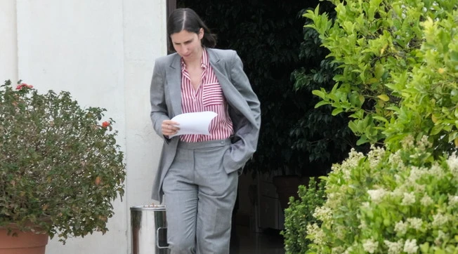 Elly Schlein, la fuga e il sondaggio da incubo: Pd, è allarme rosso
