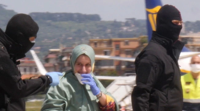 Silvia Romano, la frase sulla via del ritorno: "Forse potrei tornare in Africa"