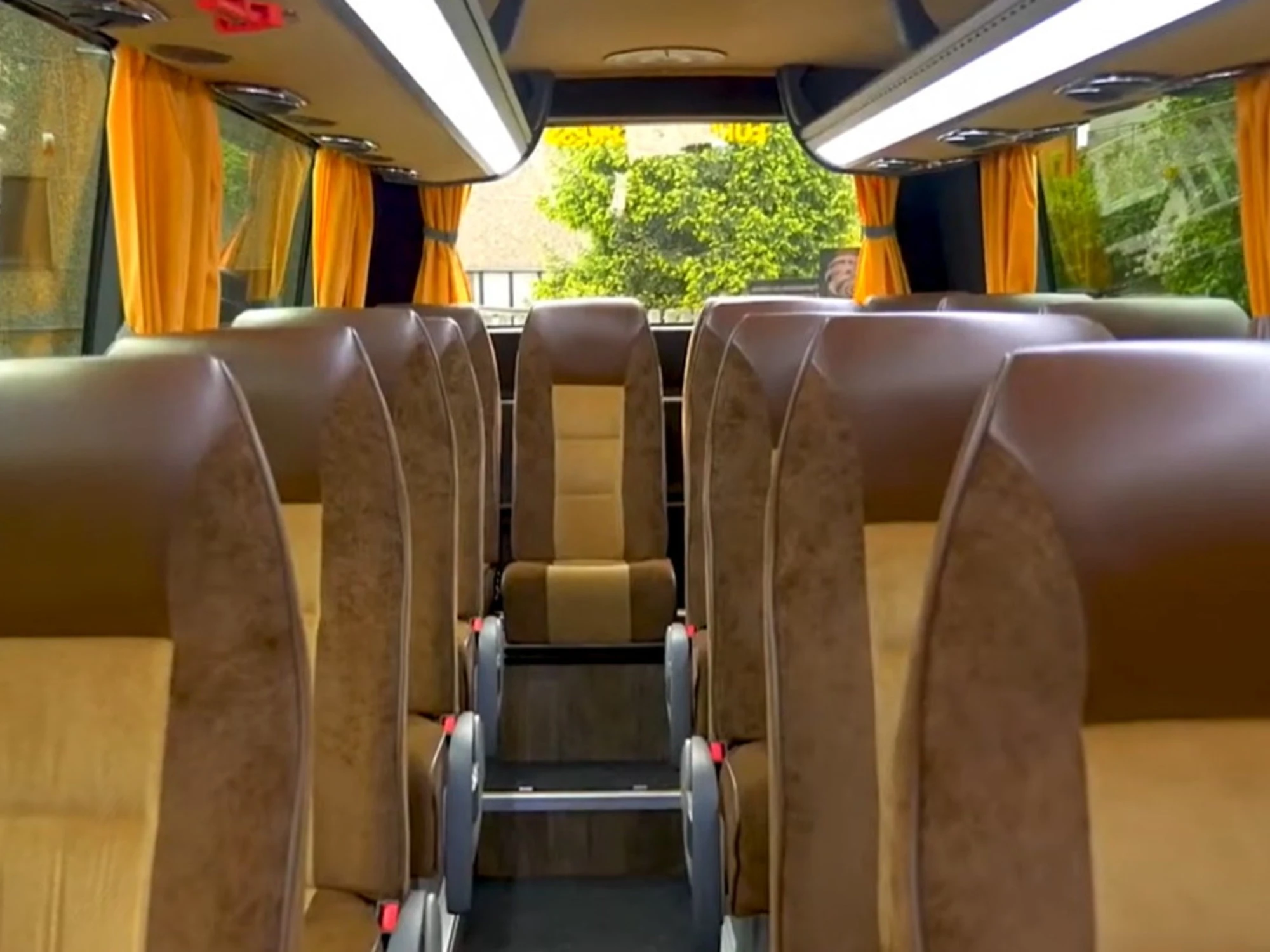 Veneto, acido sui sedili del bus: una ferita grave, l'orrore invisibile