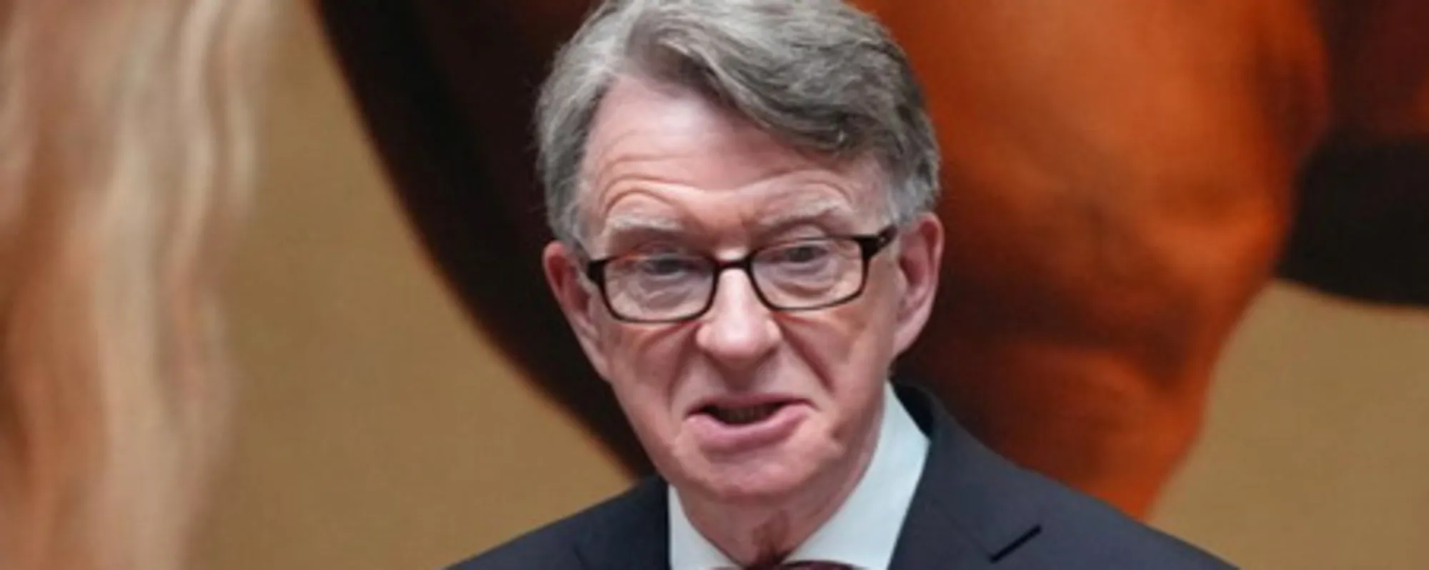 Epstein, arrestato l'ex ministro inglese: di cosa lo accusano