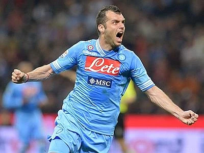 Serie A, doppio Pandev stende il Genoa e il Napoli torna a volare