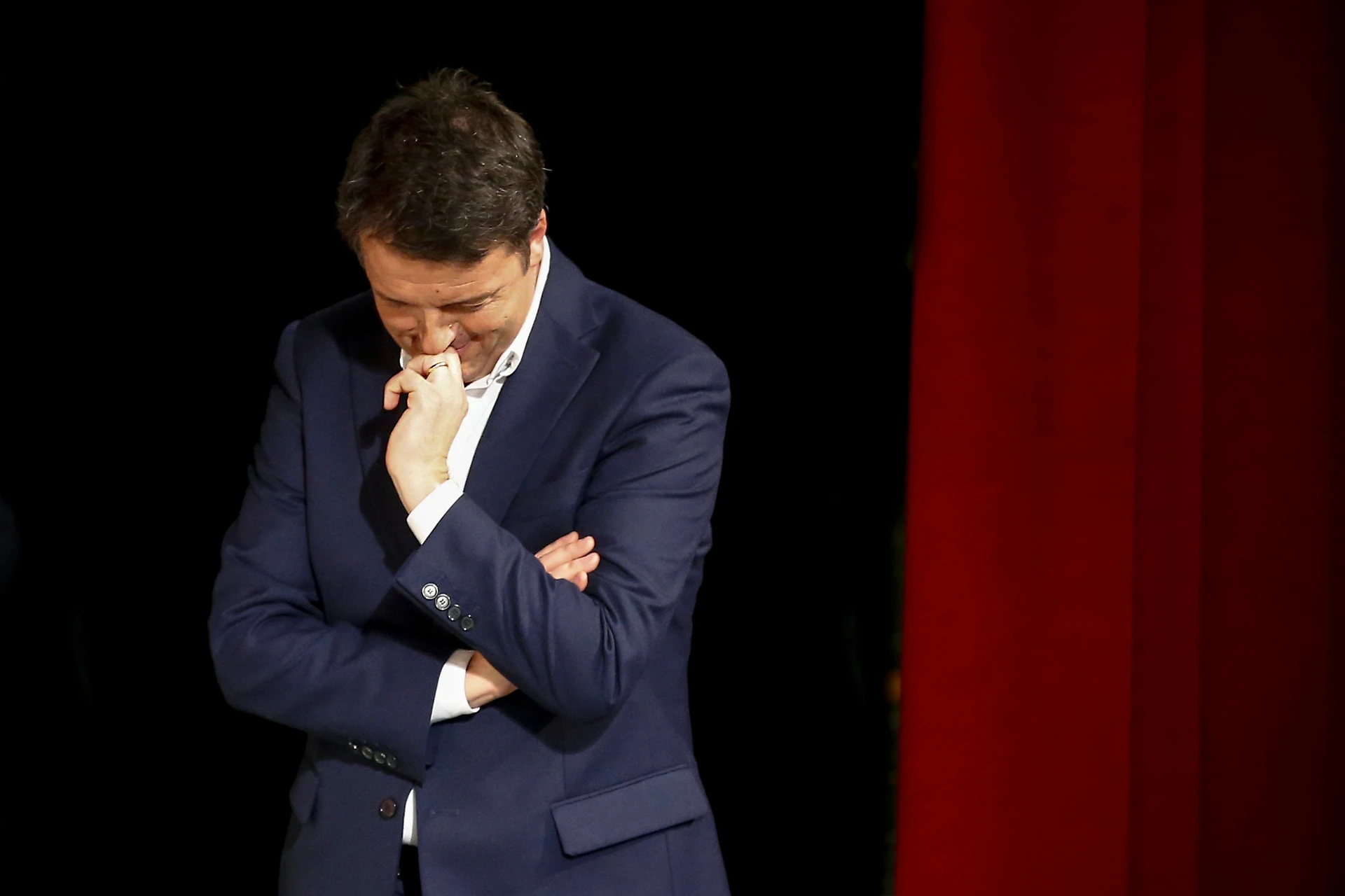 Matteo Renzi, la reazione scomposta dopo Macerata. Sms a Repubblica: "Bravi, quando avrete Salvini e Casapound..."