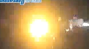 A1, tir prende fuoco: chilometri di coda a Firenze, viabilità stravolta