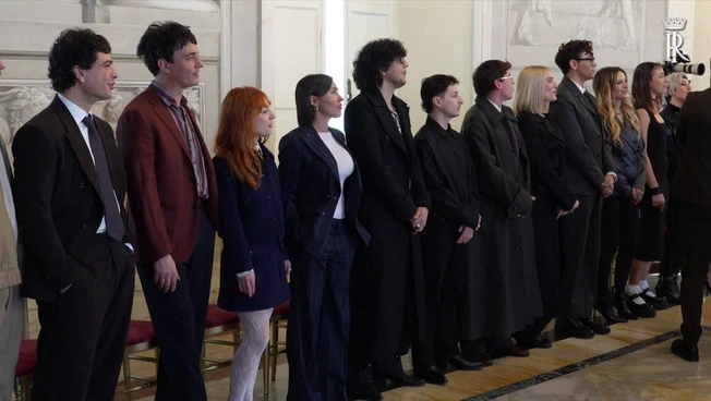 I cantanti di Sanremo intonano "Azzurro" al Quirinale davanti a Mattarella