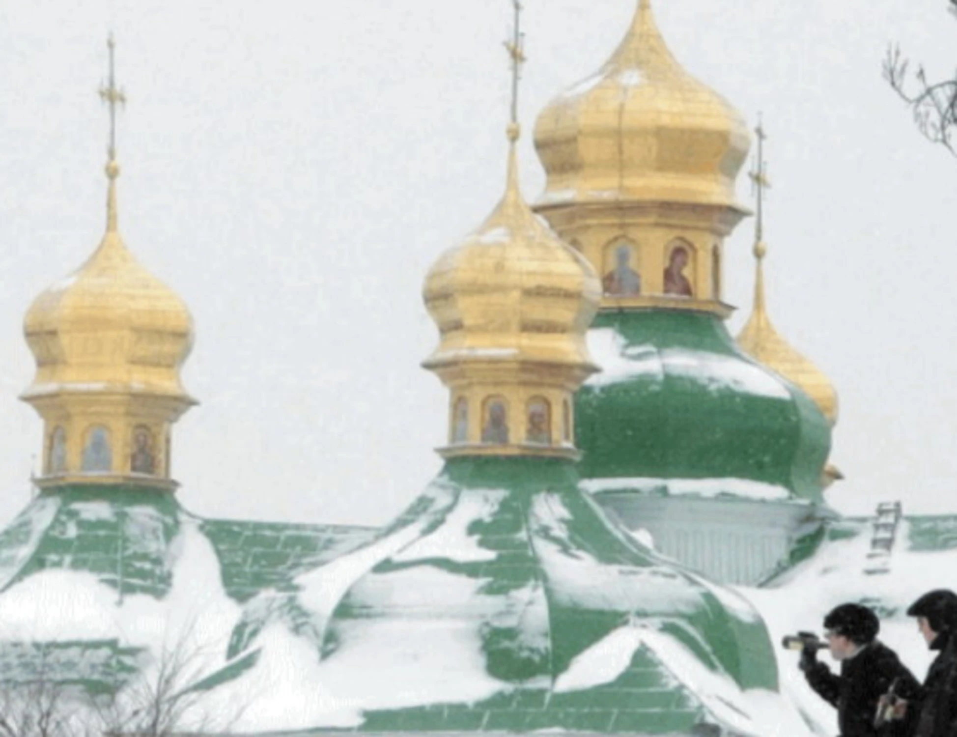 Putin bombarda la cattedrale: solo chi è agli sgoccioli profana i simboli della fede