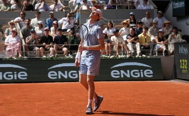 Sinner, "non è stato il caldo": l'inquietante ipotesi dietro il malore al Roland Garros