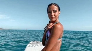 Shaila Gatta, la velina di Striscia la notizia si gode le vacanze e conquista fan con le foto sexy su Instagram