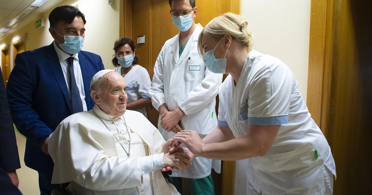 Papa Francesco, slittano ancora le dimissioni: "Forse nel weekend", ecco le ragioni dietro all'ultimo stop 