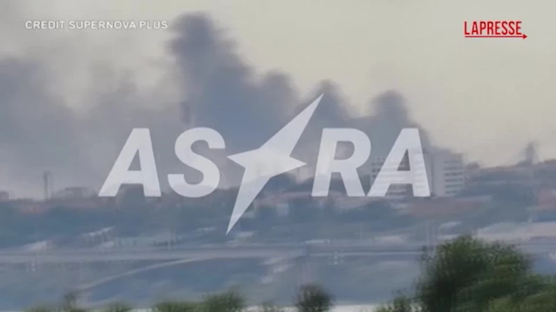 Russia: droni ucraini colpiscono una raffineria a Omsk: il fumo si alza in cielo
