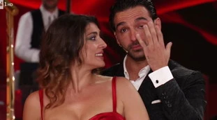 Ballando con le stelle, "è arrivato prestissimo": fonte anonima, bomba (intima) su Elisa Isoardi e Raimondo Todaro