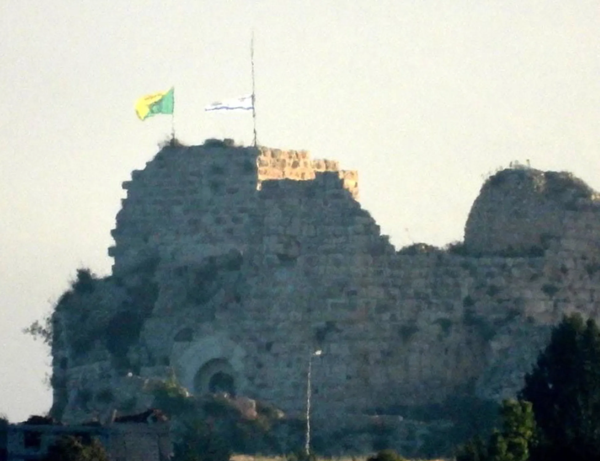 Leggi l'articolo: Israele prende il castello di Beaufort in Libano. E Macron chiede riunione Onu