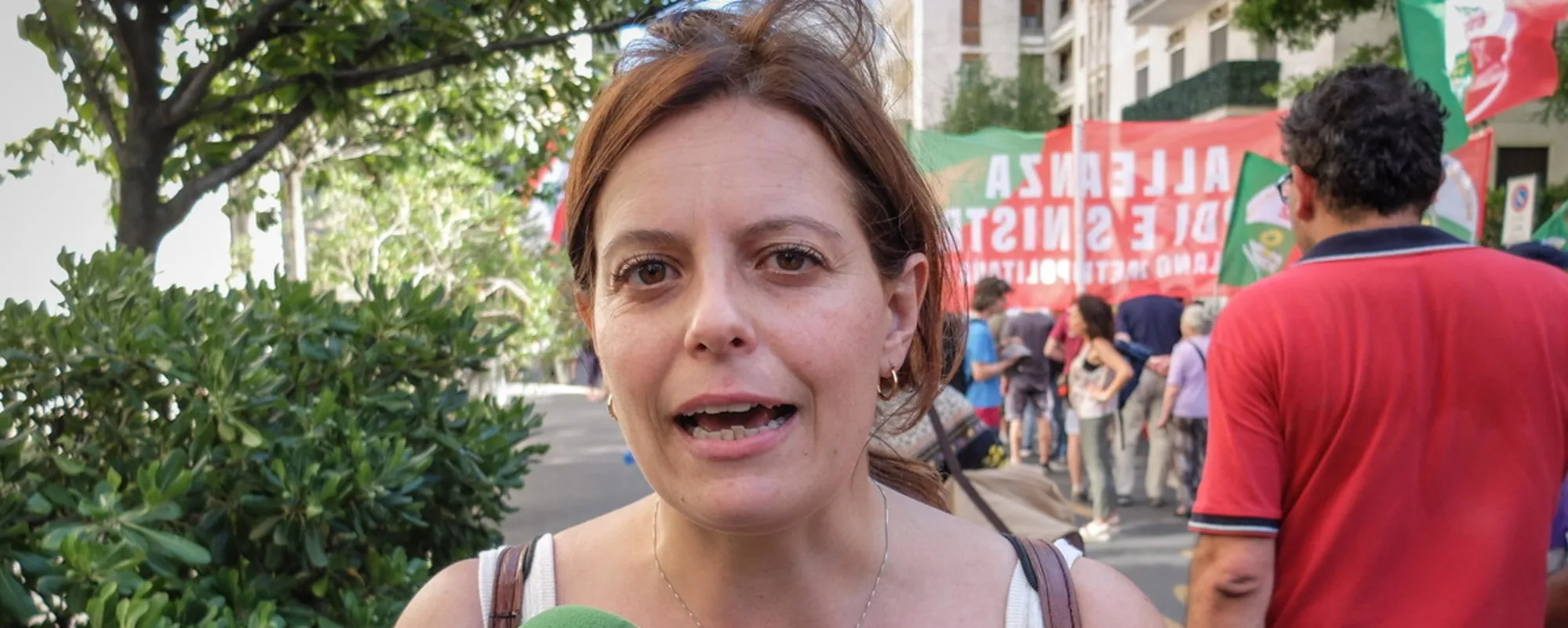 "Idee incompatibili con la scuola". Salis-choc: come umilia la prof