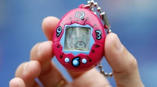 Tamagotchi, lo ricordate? Quanto vale oggi, cifre pazzesche: se lo avete nel cassetto...