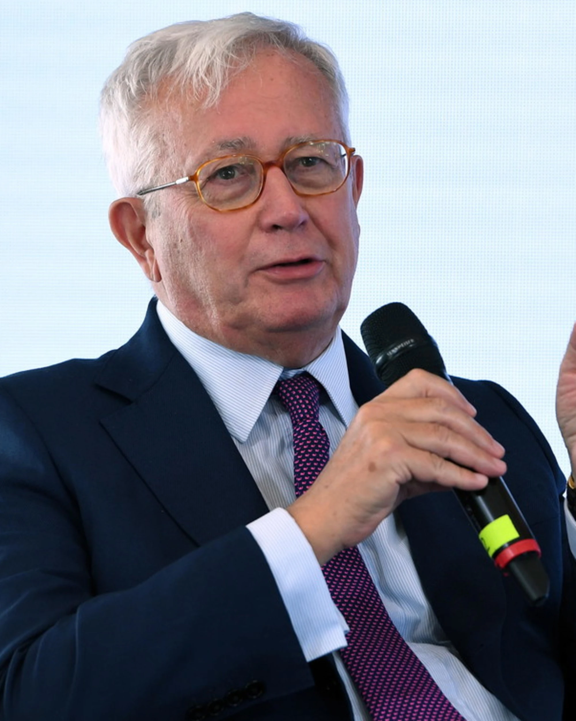 Ue, l'affondo di Giulio Tremonti: "Pensano ai tricicli e non alle auto"