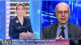 Coronavirus al Live, Barbara d'Urso ascolta l'esperto: "Isolamento sociale, è l'ora dei sacrifici"