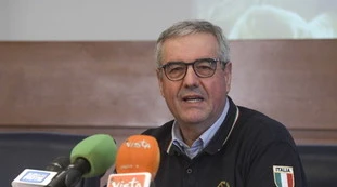 Coronavirus, Angelo Borrelli negativo al tampone. Ma resta a casa