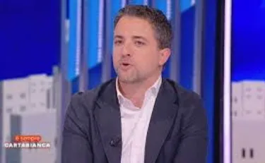 È sempre cartabianca, Marco Furfaro pugile suonato: che figuraccia su Rete 4