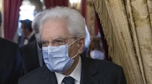 Sergio Mattarella, la certezza di Enrico Letta: "Bis al Quirinale, perché andranno in ginocchio da lui"