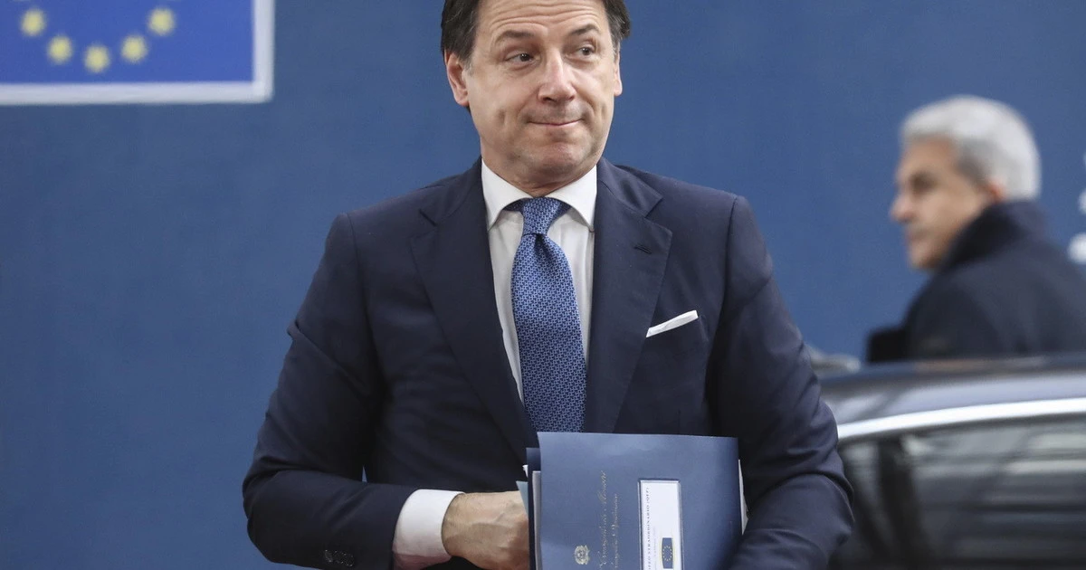 PiazzaPulita, Matteo Renzi contro Giuseppe Conte: "Ha fatto 28 commissioni, ognuno ha il suo stile"