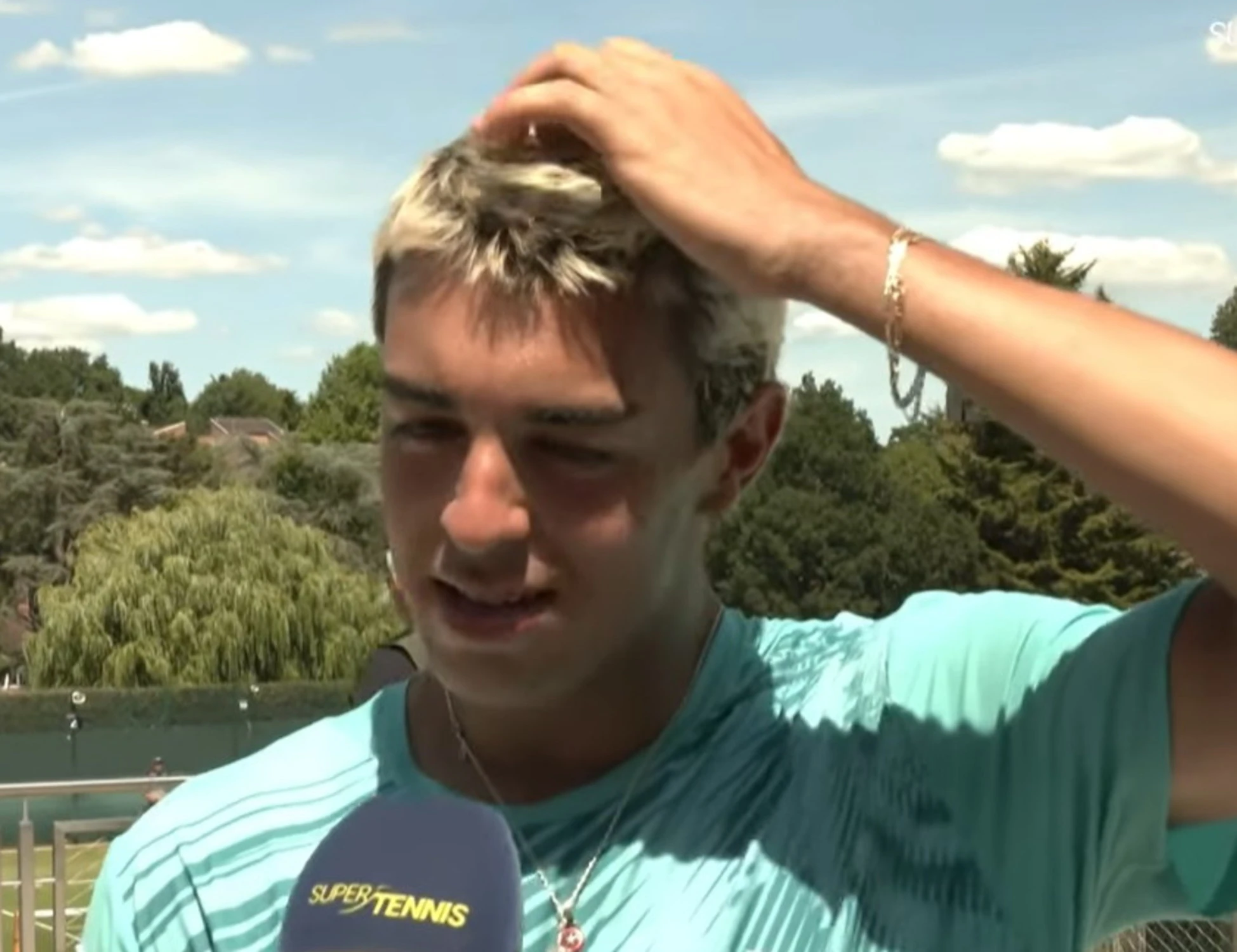 Jannik Sinner sconvolge il 18enne Basile con questa domanda