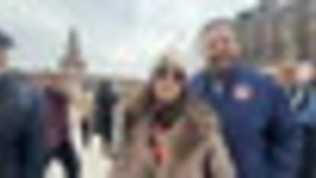 Olimpiadi, una tifosa Usa in coda per i souvenir: "Adoro Milano"