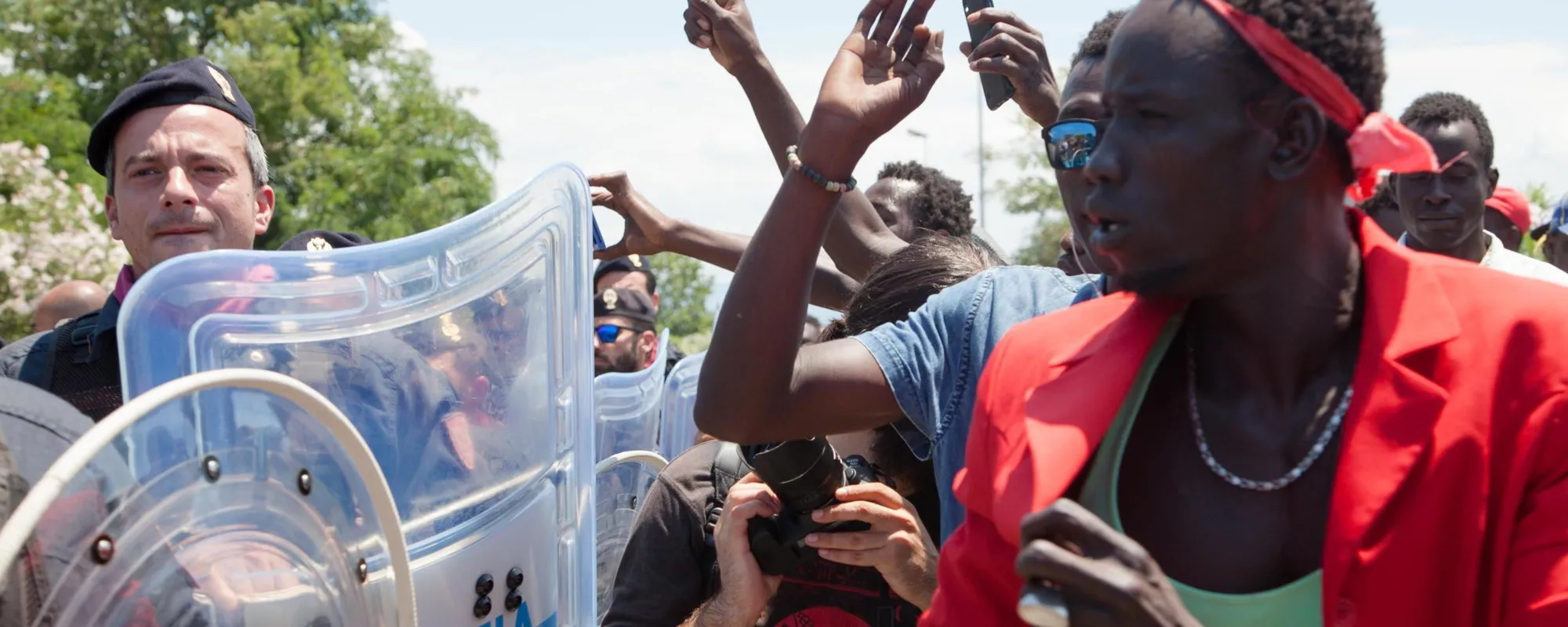 Leggi l'articolo: Toghe rosse senza limite: costretti a risarcire un clandestino condannato 23 volte