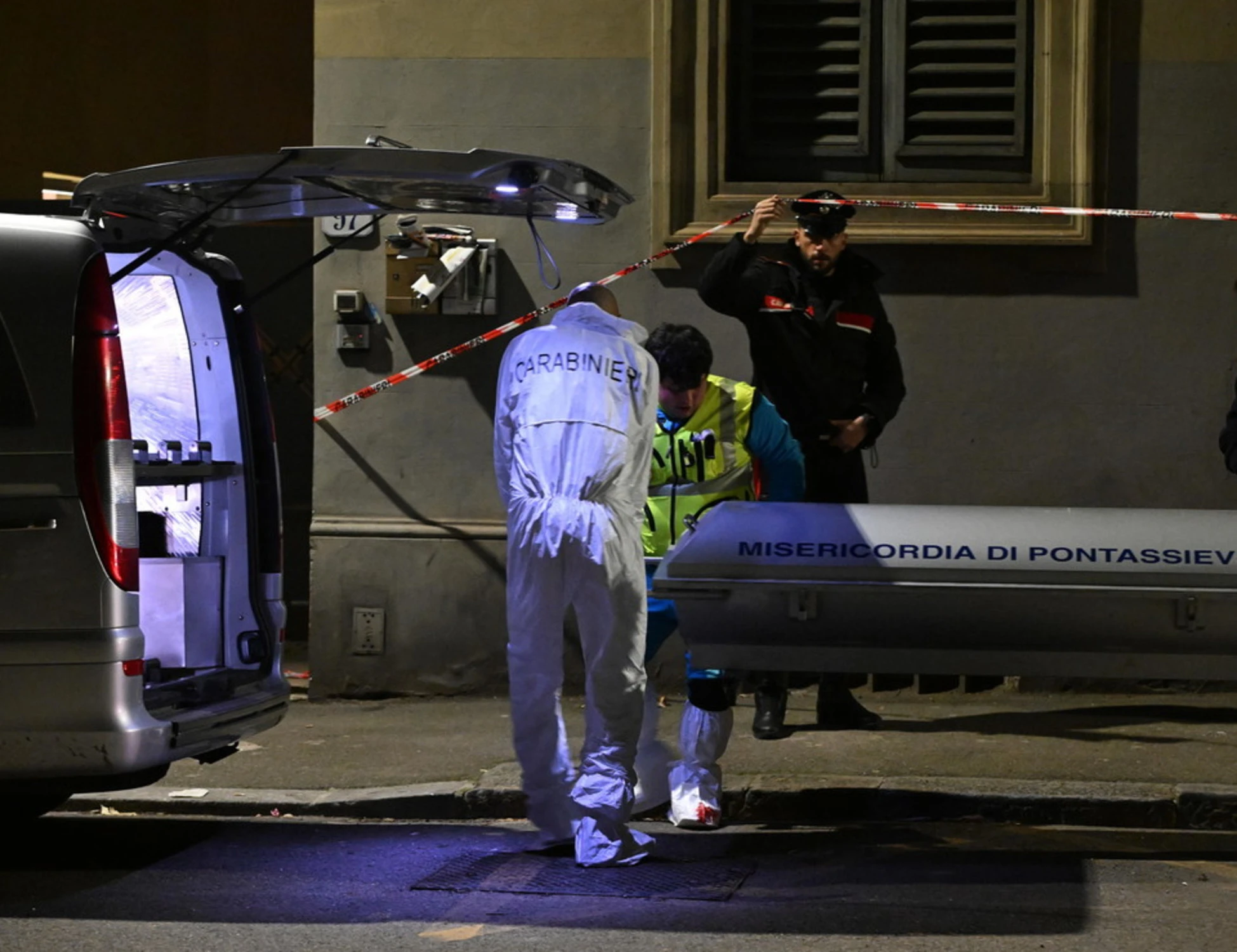 Firenze, mistero inquietante: trovato un cadavere in un baule in casa