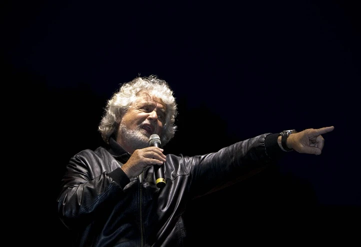 M5S, Grillo: "Il Parlamento è una tomba. O lo seppelliamo o lo rifondiamo"