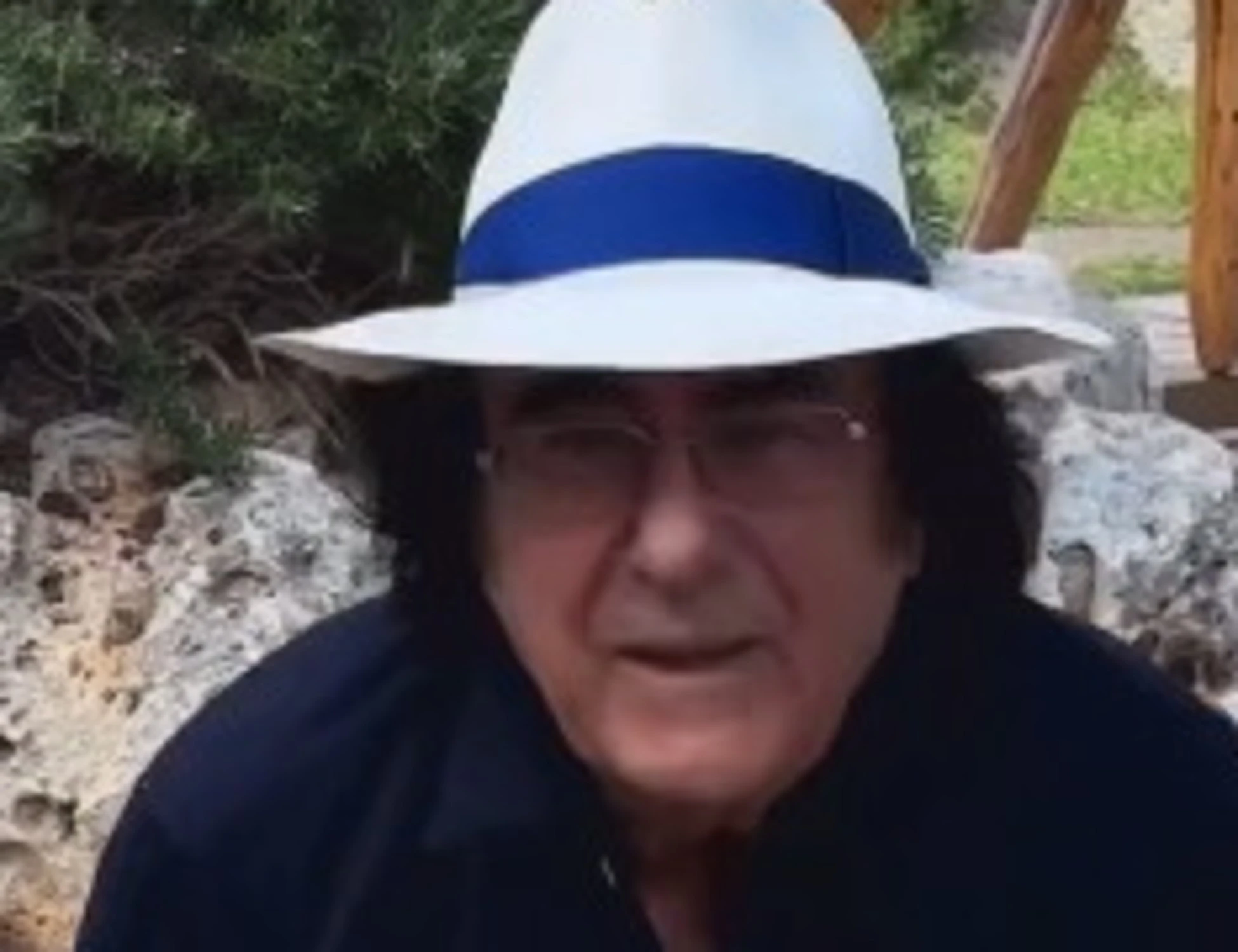 Al Bano sbotta in un video e poi si butta a terra: &quot;Balle, bugie&quot;