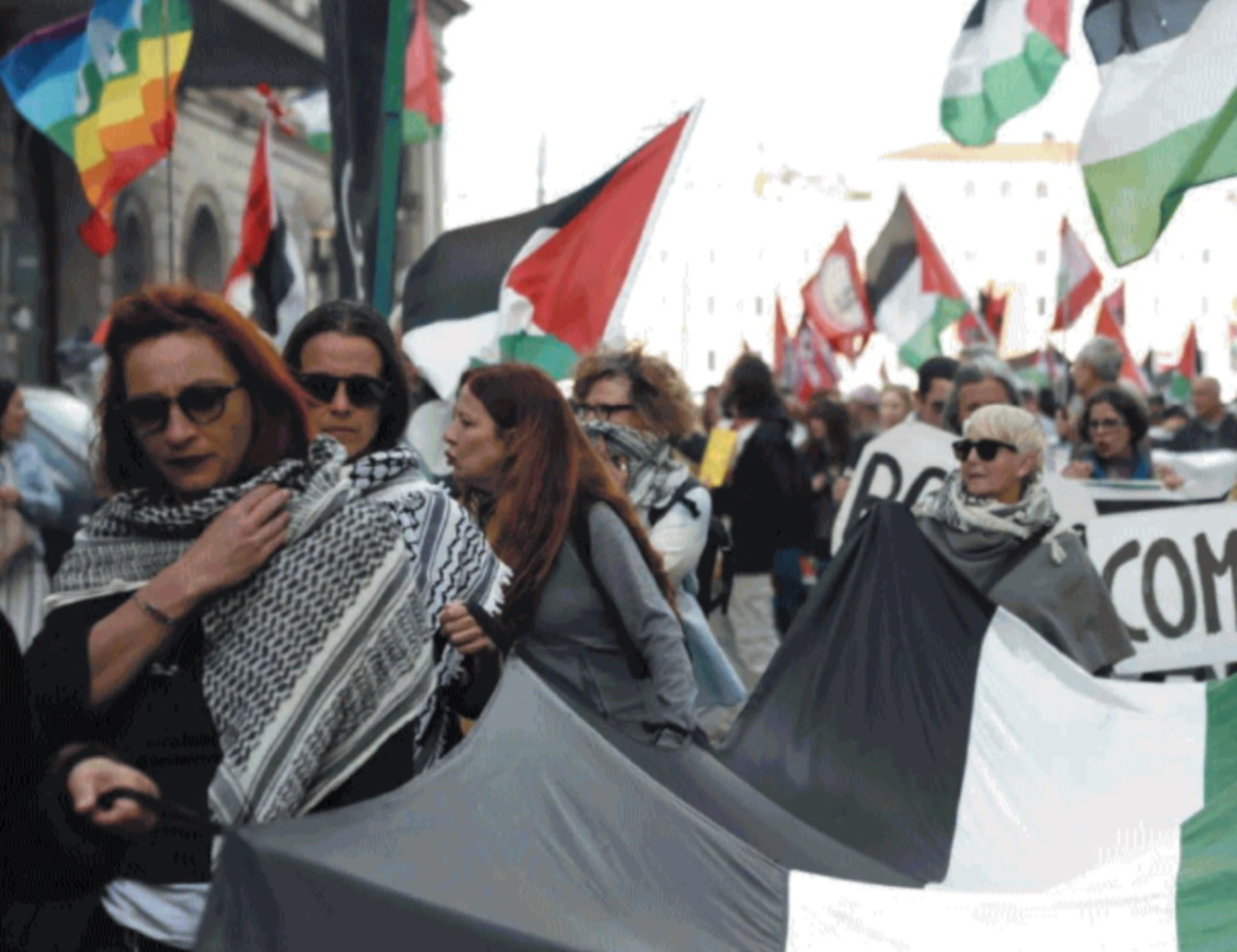 Flotilla, i collettivi rossi sfilano con l'amico di Hamas: ecco chi boicotta l'Italia