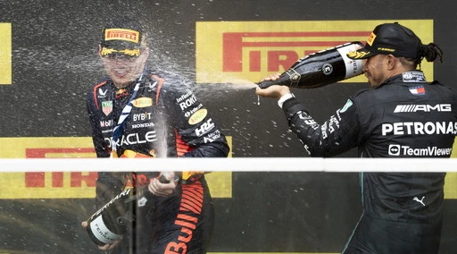 Hamilton smonta Verstappen: "Tutto molto gonfiato"