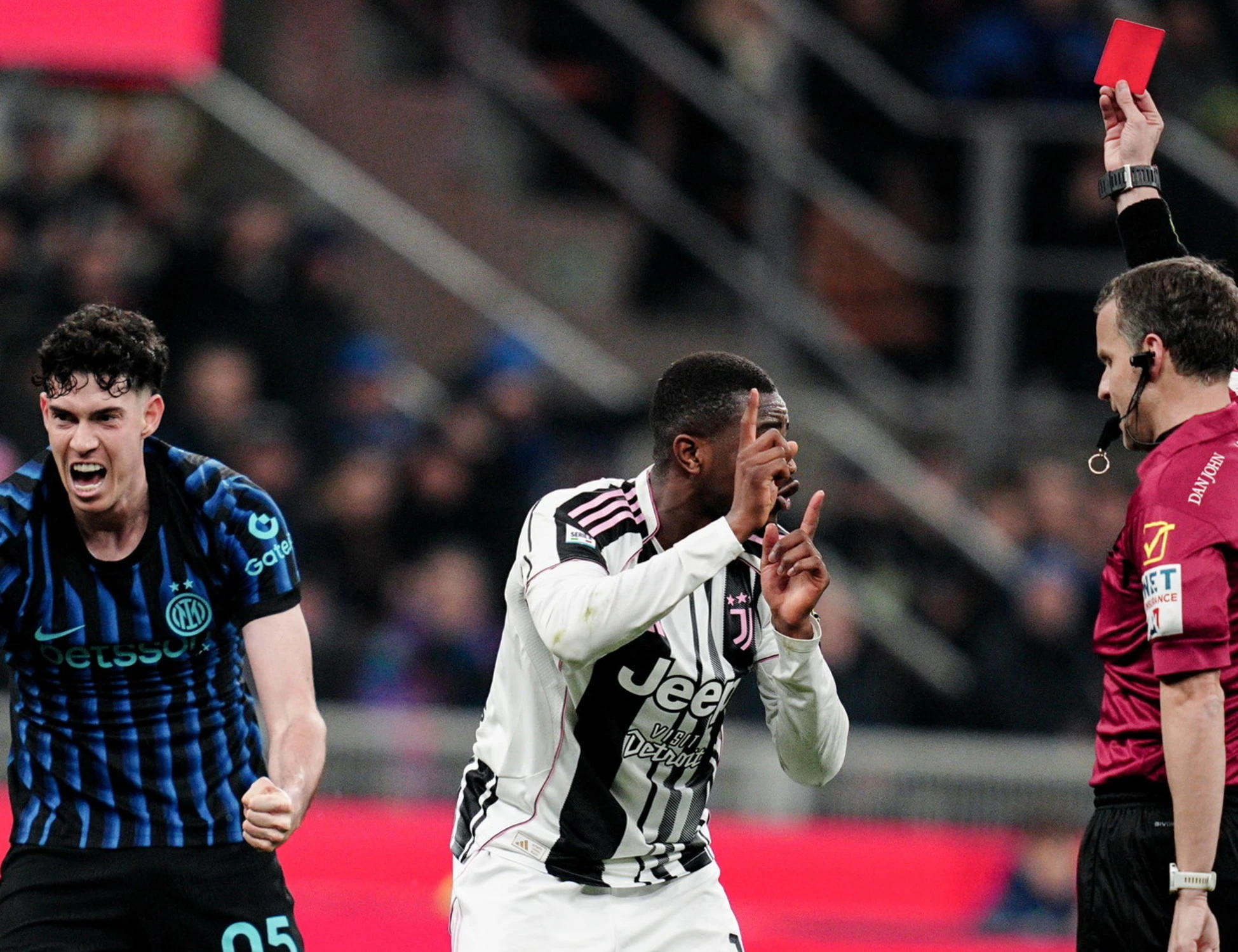 Inter-Juve, i nerazzurri vincono 3 a 2: bufera clamorosa sul rosso a Kalulu