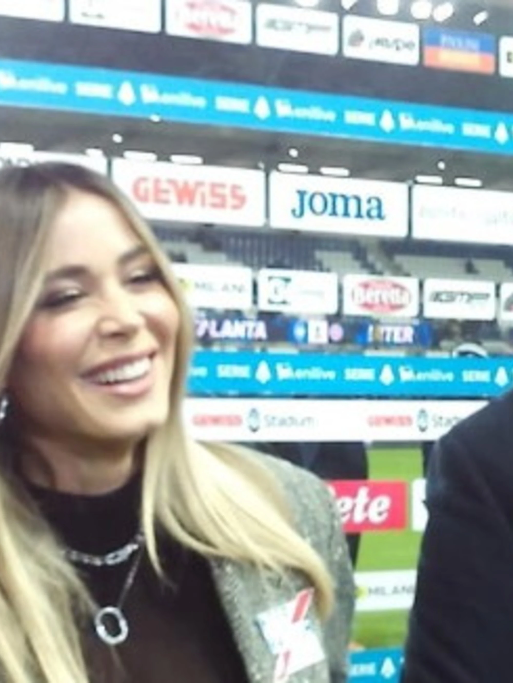 Diletta Leotta si presenta così ad Atalanta-Inter: trasparenze e collant, foto pazzesche