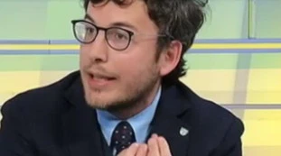 Diego Fusaro sulla parola 'asintomatico': "Un tempo avremmo usato 'portatore sano'. Oggi ha vinto il vento dell'allarme"