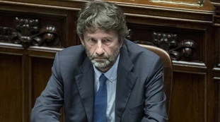 Matteo Renzi contro Dario Franceschini: "Occupati di alberghi. Ma chi credi di essere, Mattarella o Ribery?"