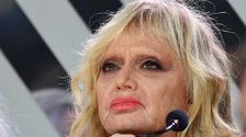 Rita Pavone contro Beppe Severgnini: "Residenza fiscale all'estero? Parla molto bene, razzola male"