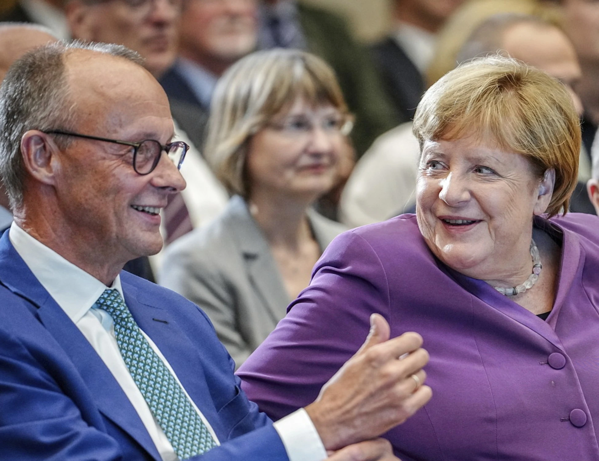 Angela Merkel stronca Friedrich Merz: "Immigrazione? Se qualcuno dice asilo..."